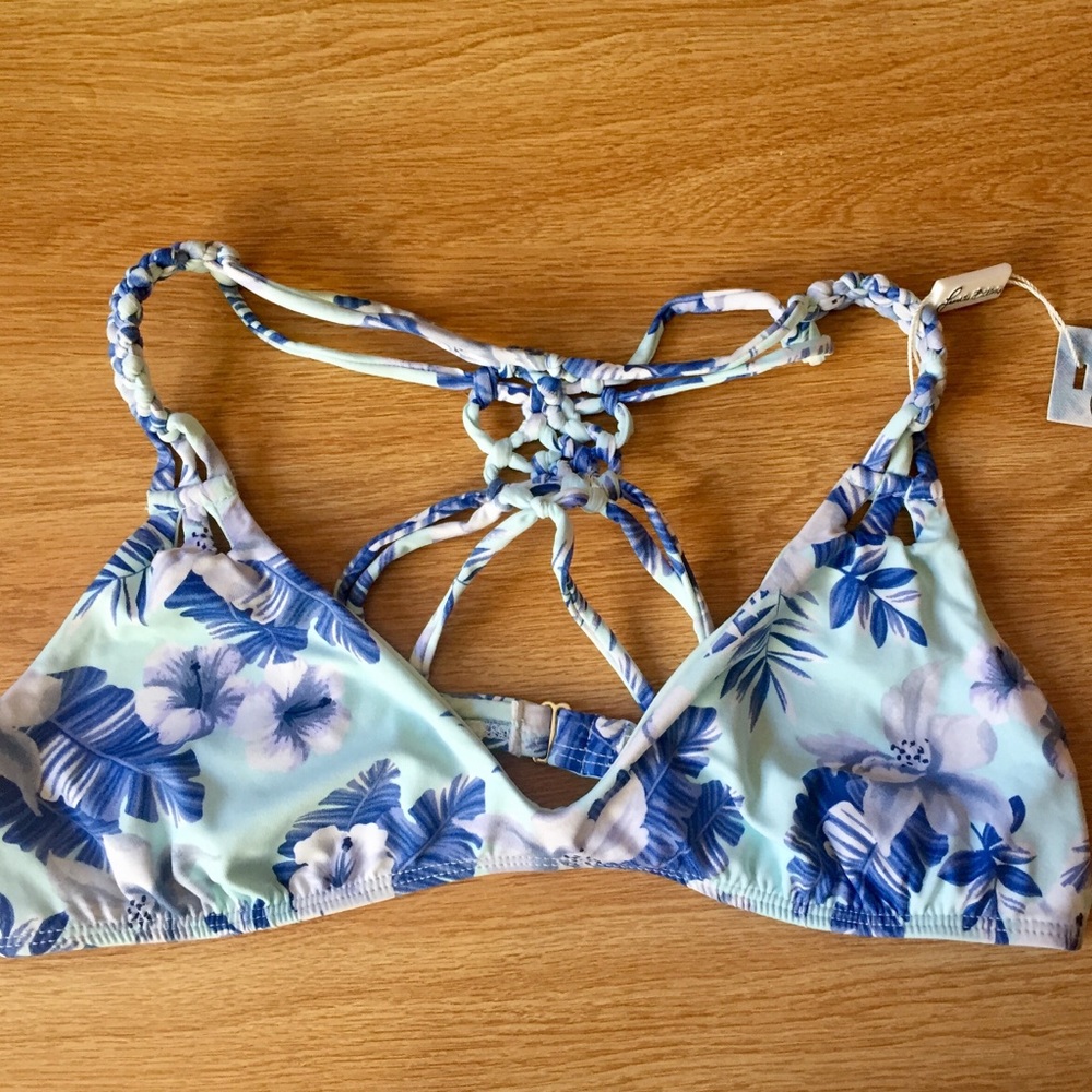 NWT Frankie’s Bikinis Marina Top in Hawaiian Mist